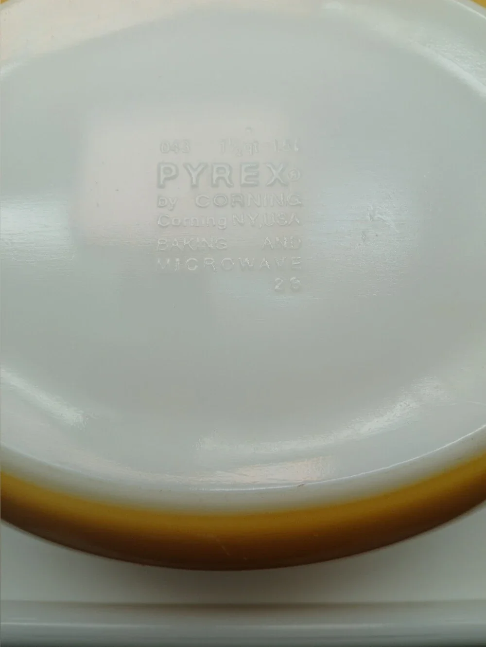 Pyrex Butterfly Gold/Peach & 043 Early American Brown Casserole Dish 1.5Qt
